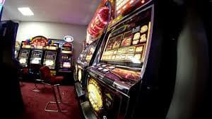 Filipino sports bettor reviewing taya999 betting tips on a mobile phone